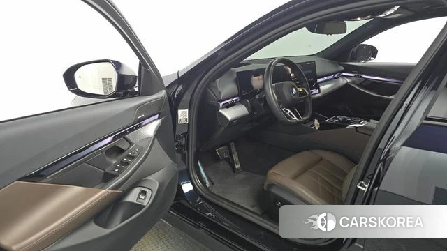 BMW 5 Series (G60) id 3909760 из Кореи 19