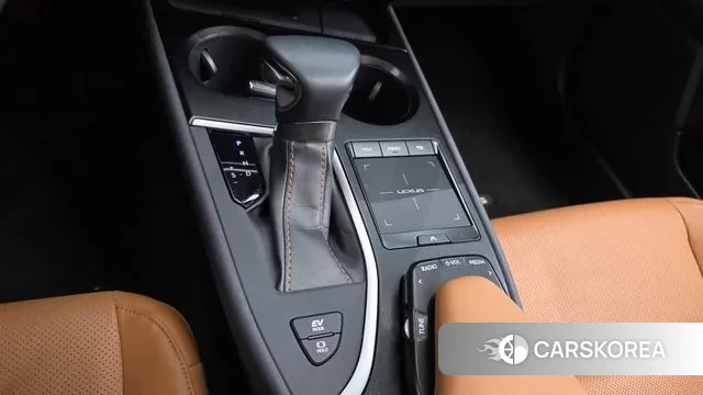 Lexus UX250h id 3766065 из Кореи 19