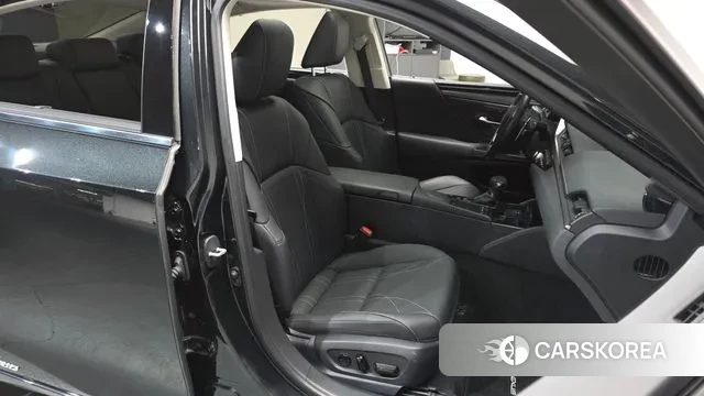 Lexus ES300h 7th generation id 3671620 из Кореи 19