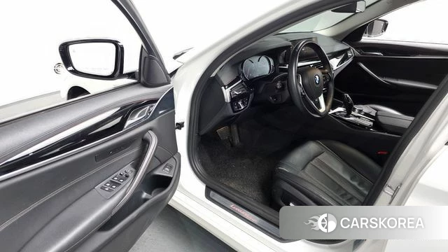 BMW 5 Series (G30) id 3911914 из Кореи 19