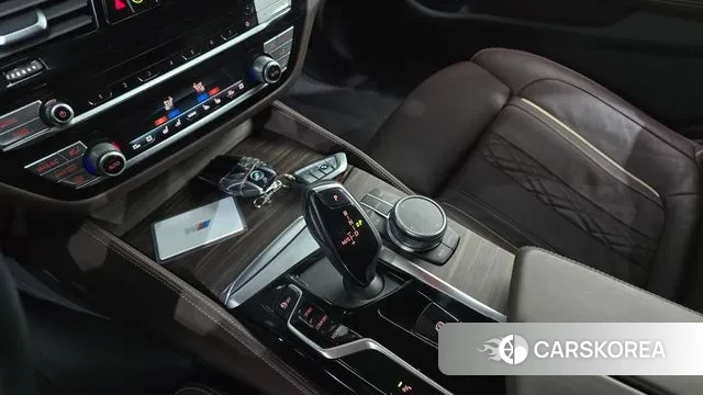 BMW 5 Series (G30) id 3650856 из Кореи 19