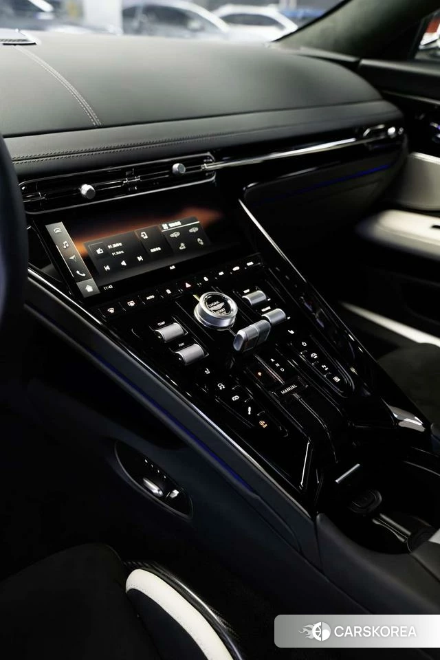 Aston Martin DB12 id 4239612 из Китая 16