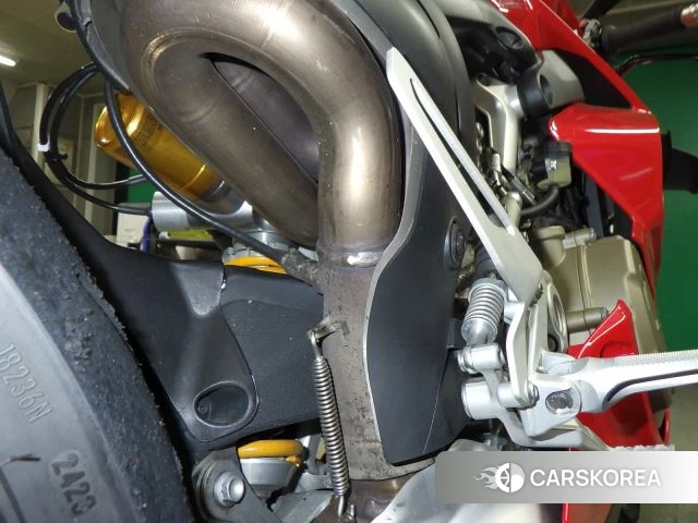 Ducati PANIGALE V4 S id 4191853 из Японии 33
