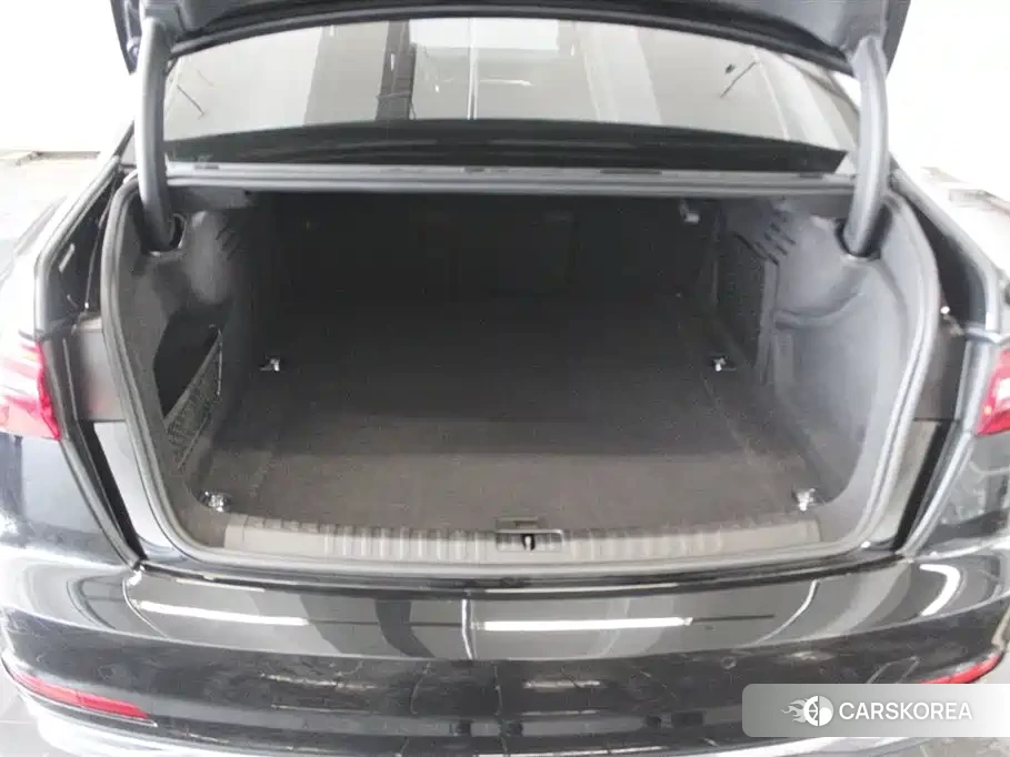 Audi A6L id 4576370 из Китая 10