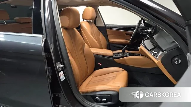 BMW 5 Series (G30) id 3646805 из Кореи 19