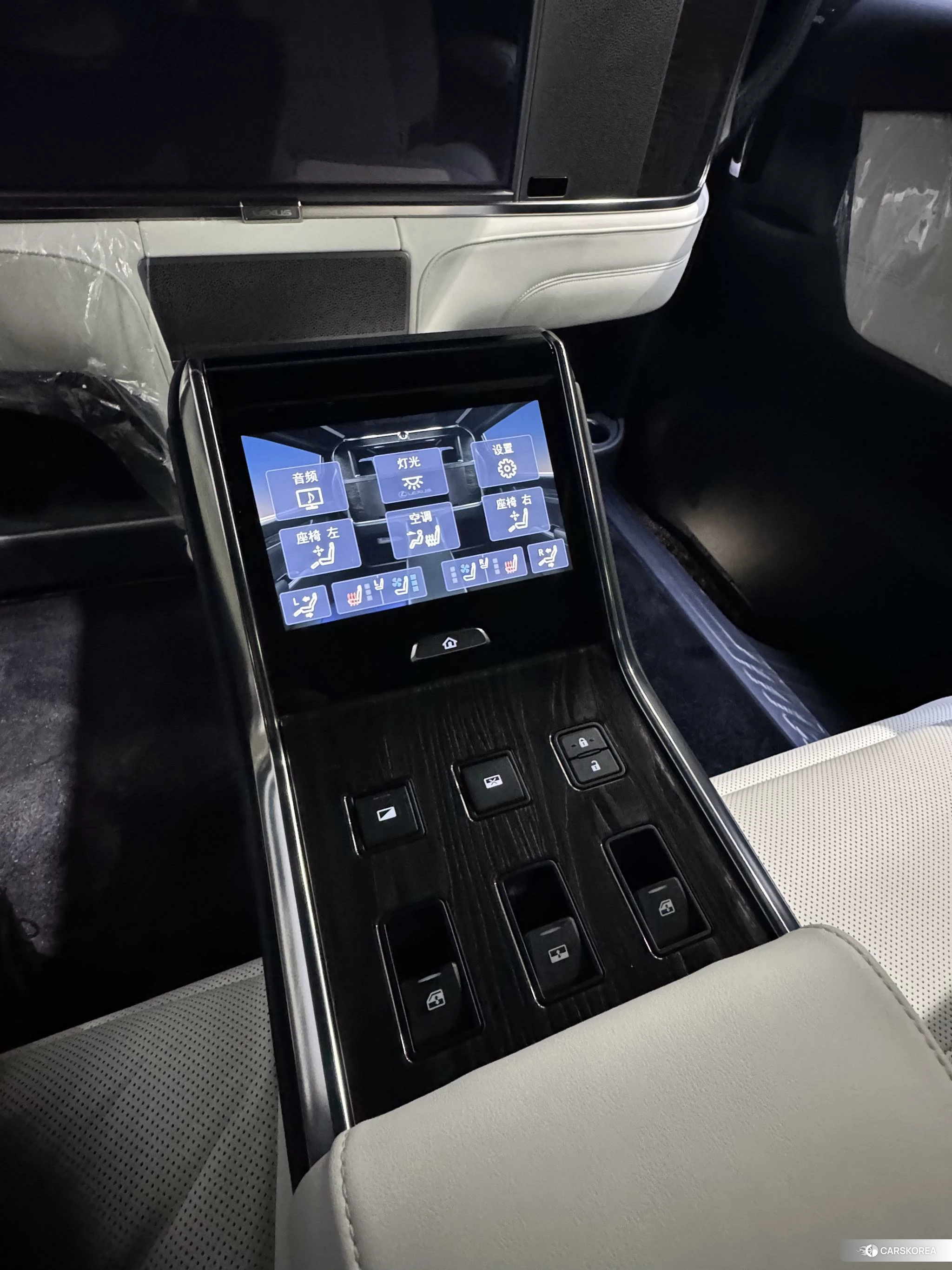 Lexus LM id 4461359 из Китая 14