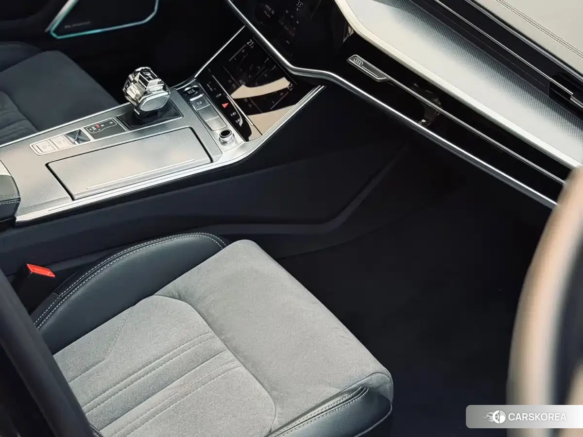Audi A6L id 4548049 из Китая 18