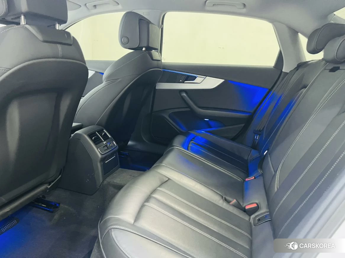 Audi A4L id 4405752 из Китая 16