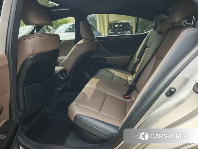 Lexus ES id 4259799 из Китая 15