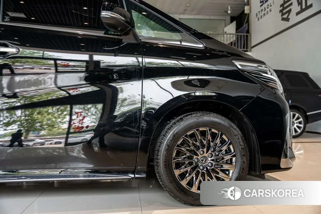Lexus LM id 4262485 из Китая 22