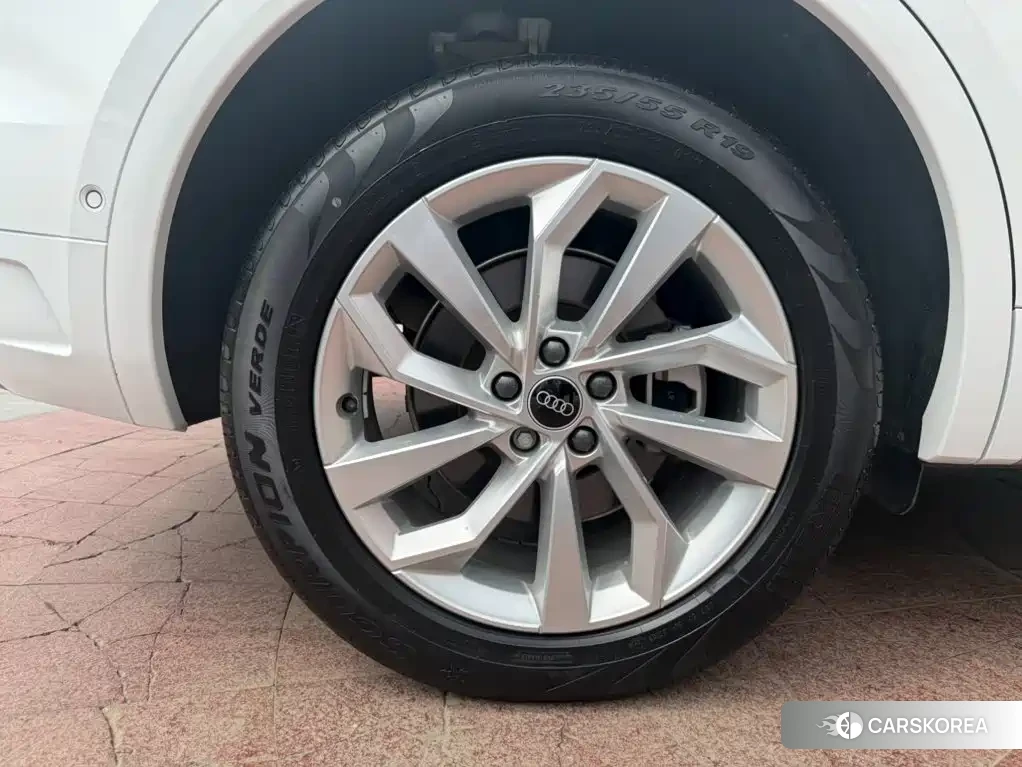 Audi Q5L id 4655134 из Китая 29
