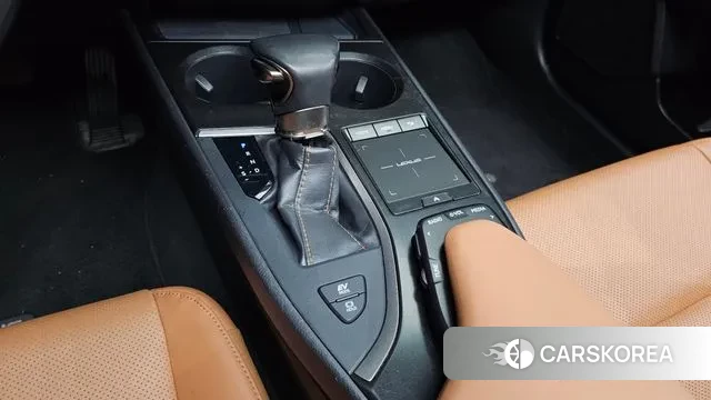 Lexus UX250h id 3292036 из Кореи 19