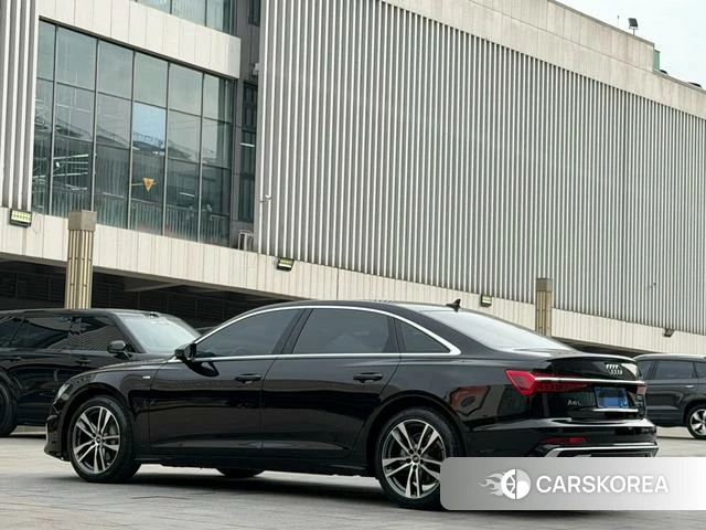 Audi A6L id 4306863 из Китая 9