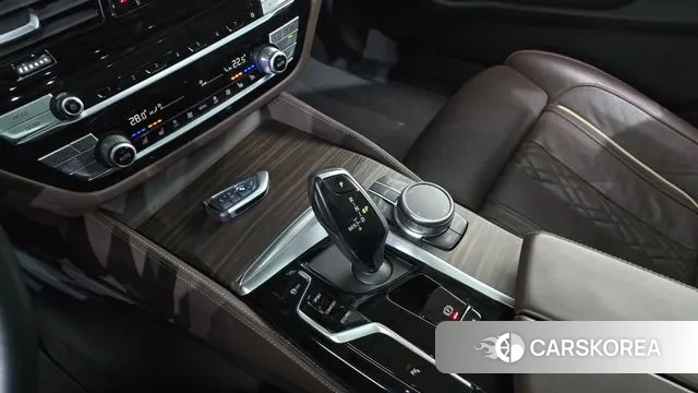 BMW 5 Series (G30) id 3646309 из Кореи 19