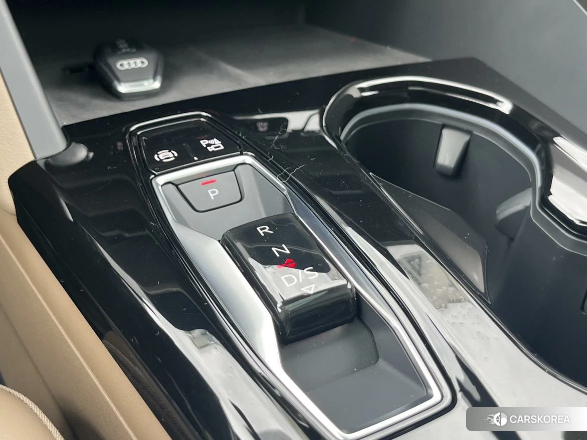 Audi Q5L id 4479354 из Китая 17