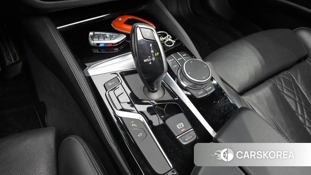 BMW 5 Series (G30) id 3885870 из Кореи 19