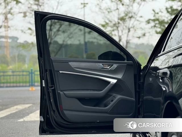 Audi A6L id 4276820 из Китая 15