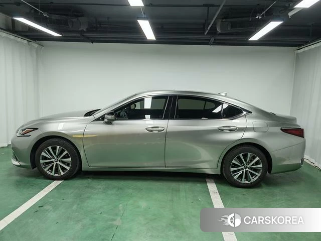Lexus ES id 4208587 из Китая 19