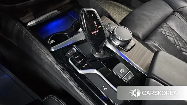 BMW 5 Series (G30) id 3718637 из Кореи 19