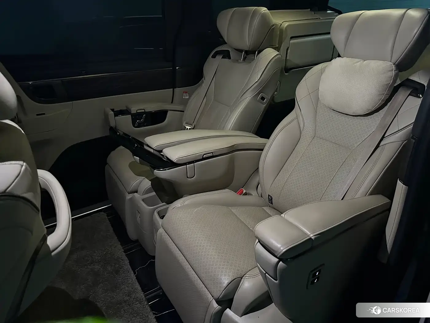Toyota Elfa id 4659733 из Китая 12