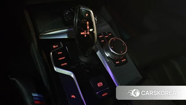 BMW 5 Series (G30) id 3039423 из Кореи 19