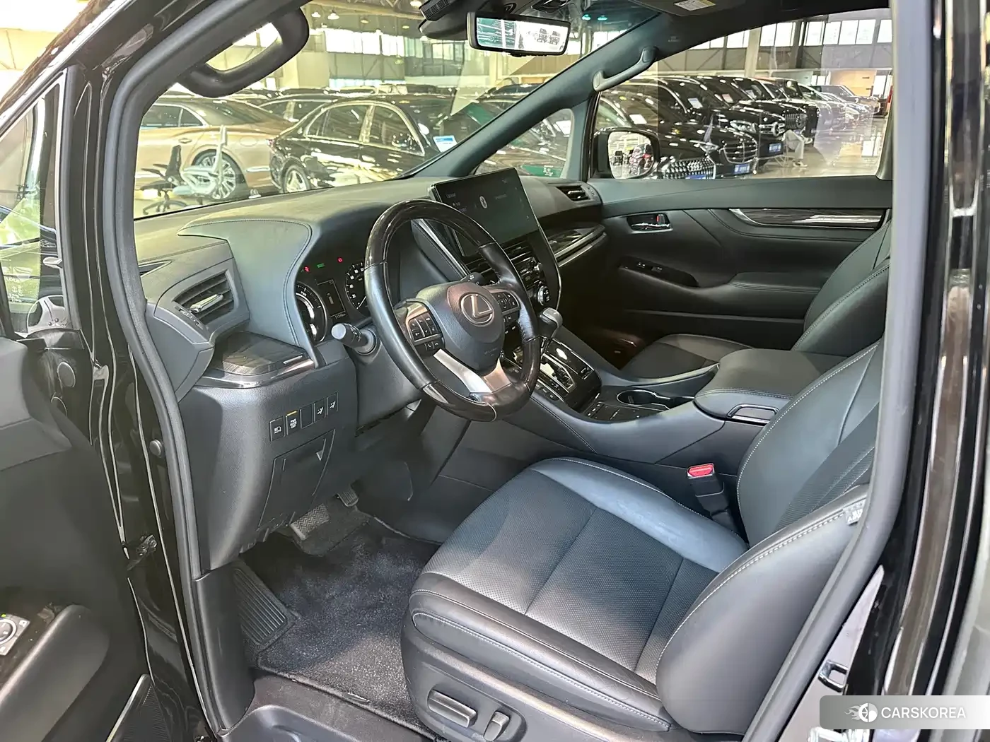 Lexus LM id 4570451 из Китая 23