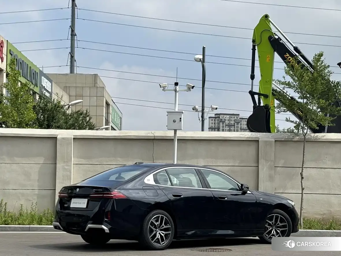 BMW i5 id 4538827 из Китая 16