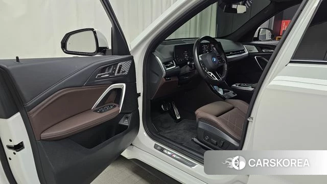 BMW iX1 (U11) id 4905155 из Кореи 32