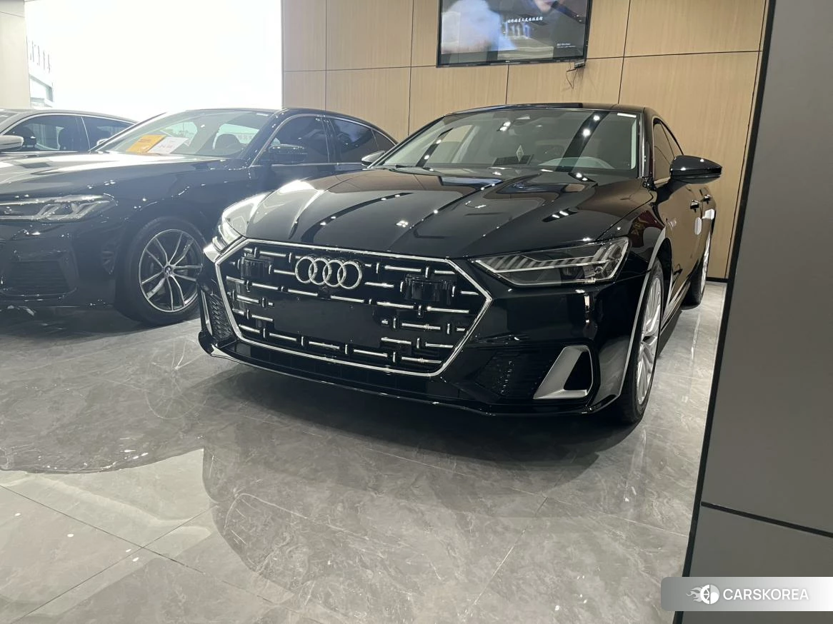 Audi A7L id 4407543 из Китая 9