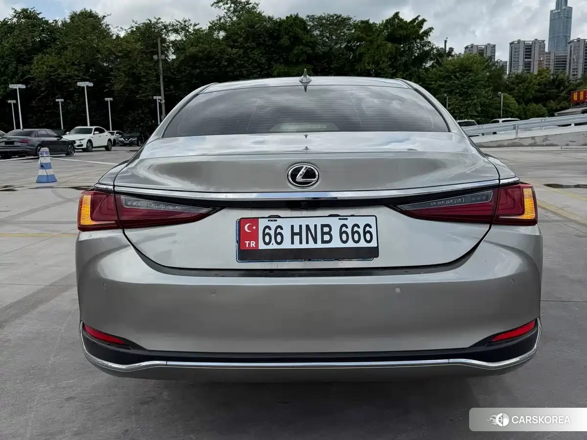 Lexus ES id 4669424 из Китая 9