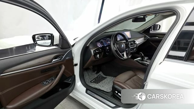 BMW 5 Series (G30) id 3820837 из Кореи 19