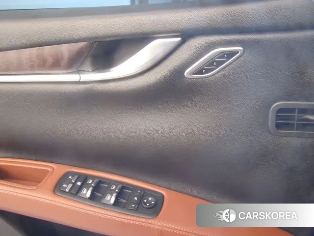 Maserati Ghibli id 3451602 из Кореи 19