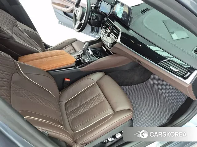 BMW 5 Series (G30) id 3209887 из Кореи 19