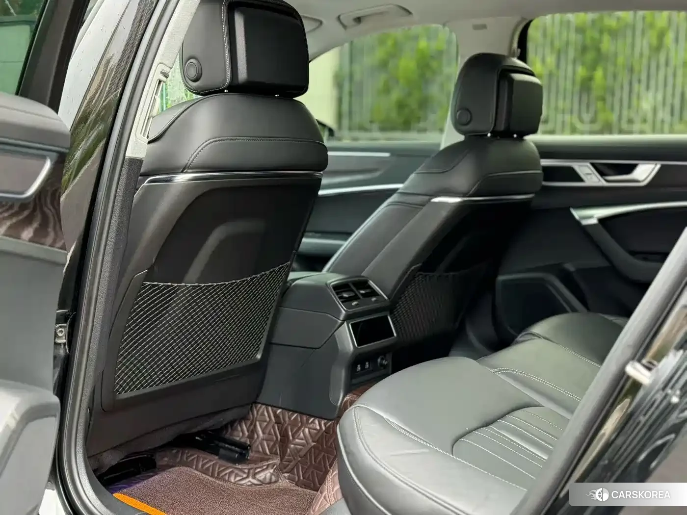 Audi A6L id 4576866 из Китая 9