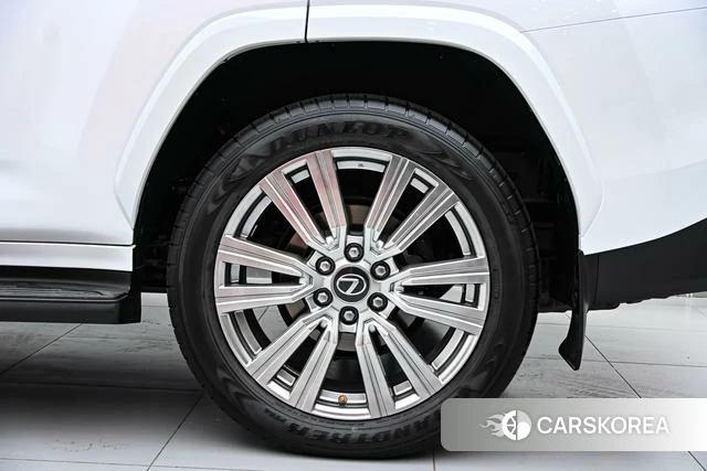 Lexus LX id 4262499 из Китая 19