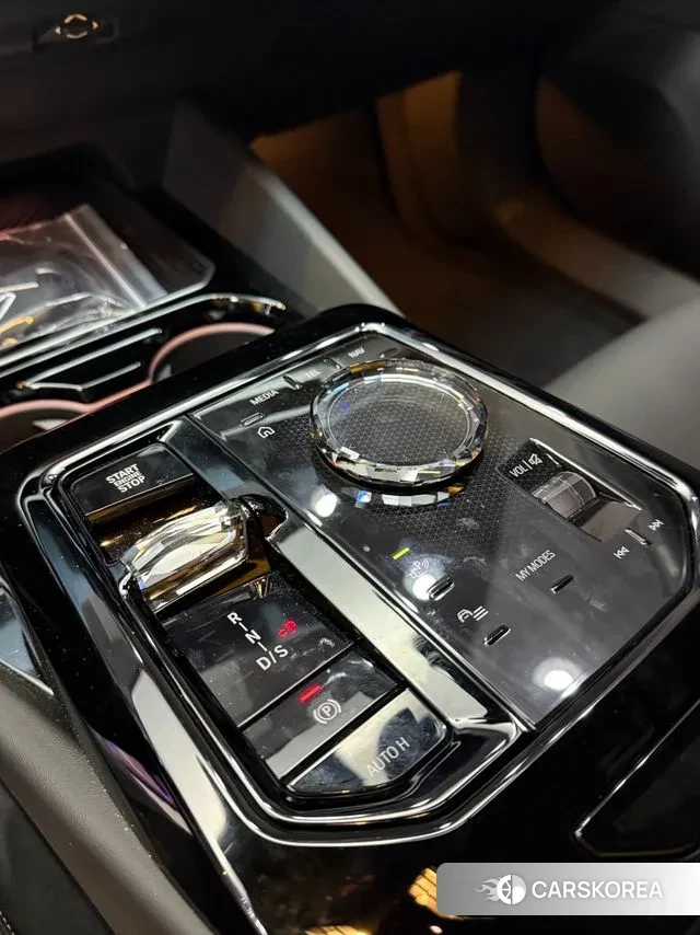 BMW 5 Series (G60) id 3609979 из Кореи 19