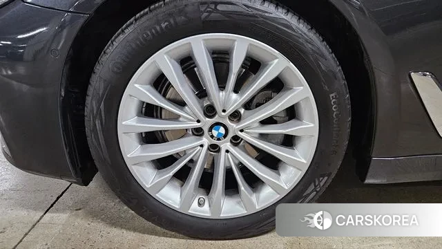 BMW 5 Series (G30) id 3555606 из Кореи 19