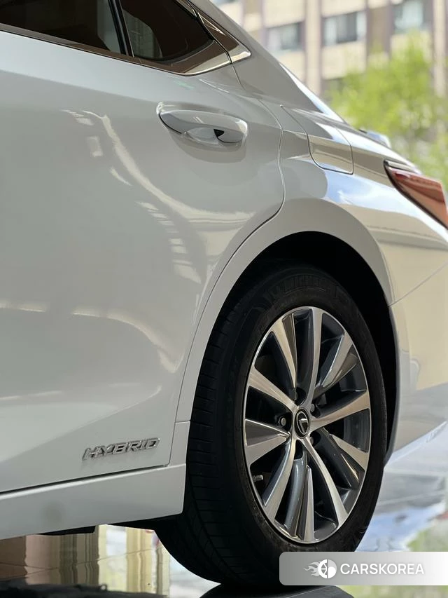 Lexus ES id 4254685 из Китая 18