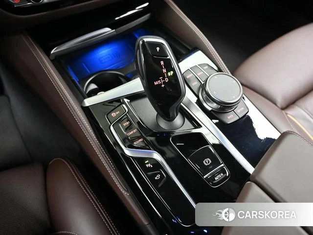 BMW 5 Series (G30) id 3858927 из Кореи 19