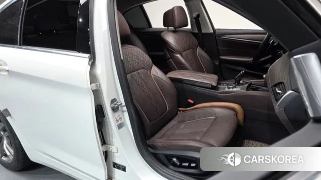 BMW 5 Series (G30) id 3499619 из Кореи 19