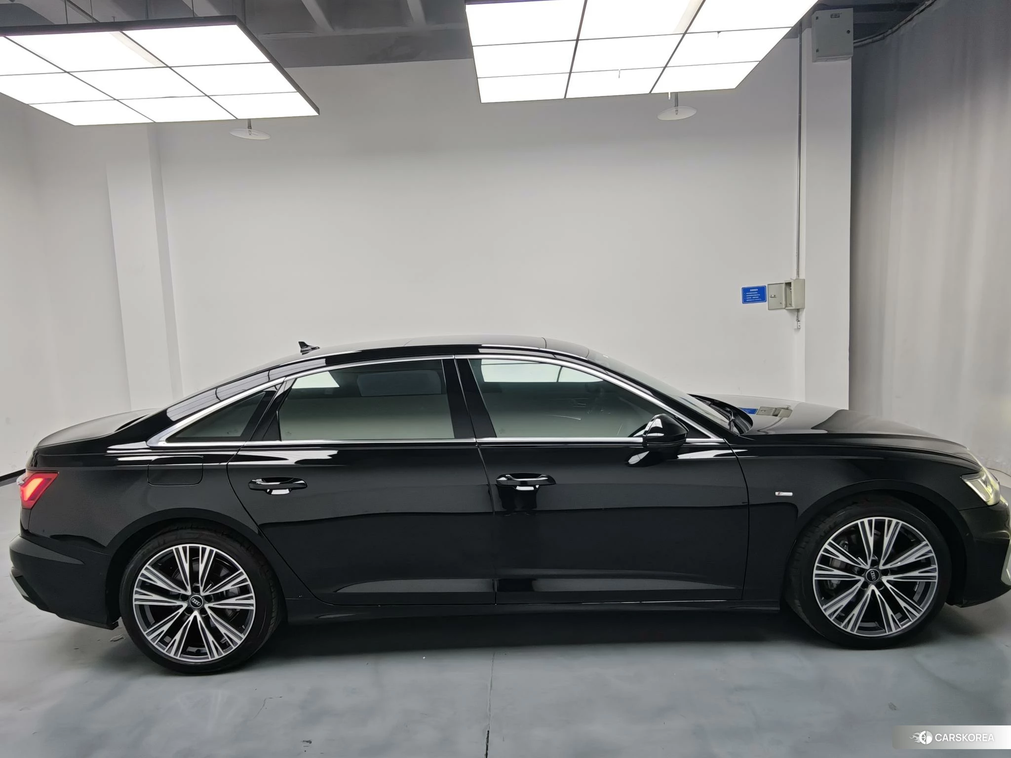 Audi A6L id 4467962 из Китая 29