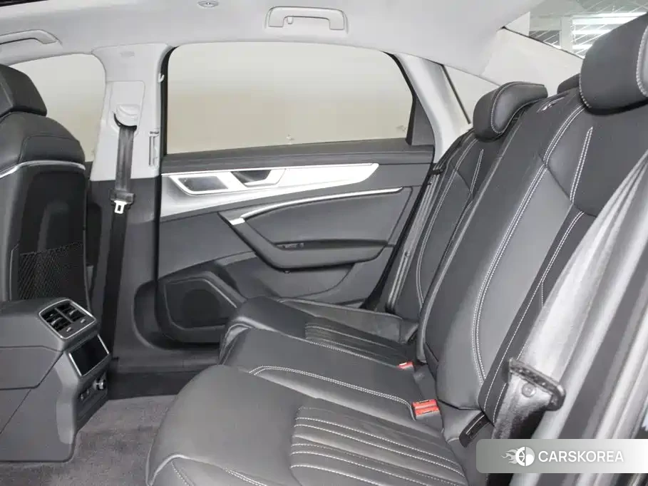 Audi A6L id 4685990 из Китая 14