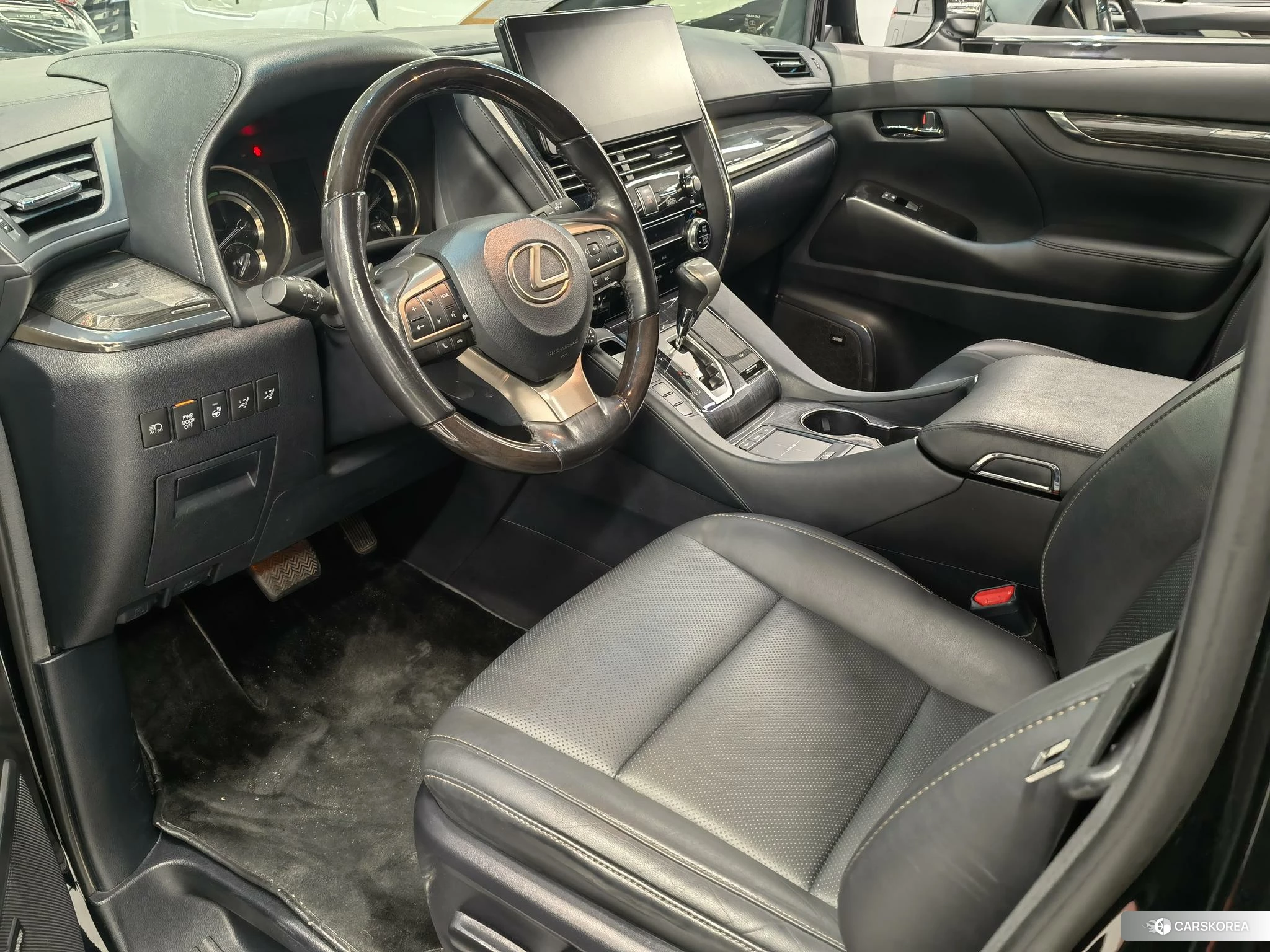 Lexus LM id 4479691 из Китая 11