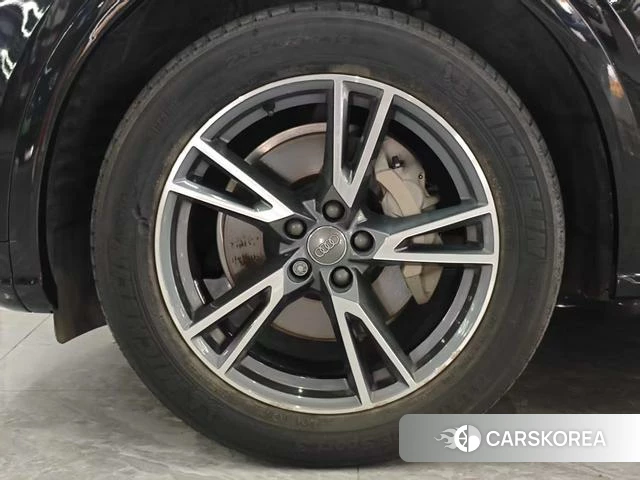 Audi Q5L id 4277020 из Китая 16