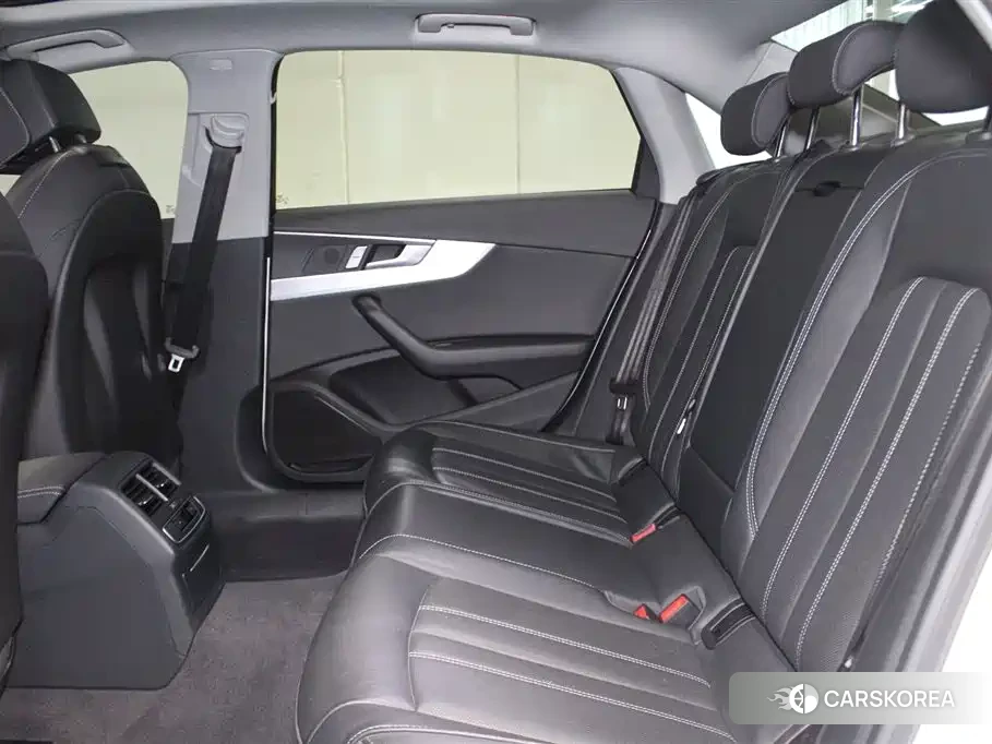 Audi A4L id 4599615 из Китая 12