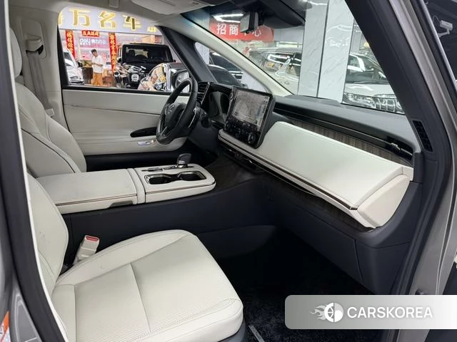 Lexus LM id 4298224 из Китая 12