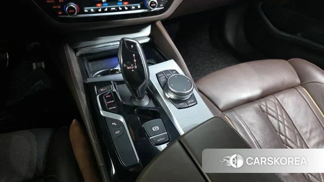 BMW 5 Series (G30) id 4557423 из Кореи 19
