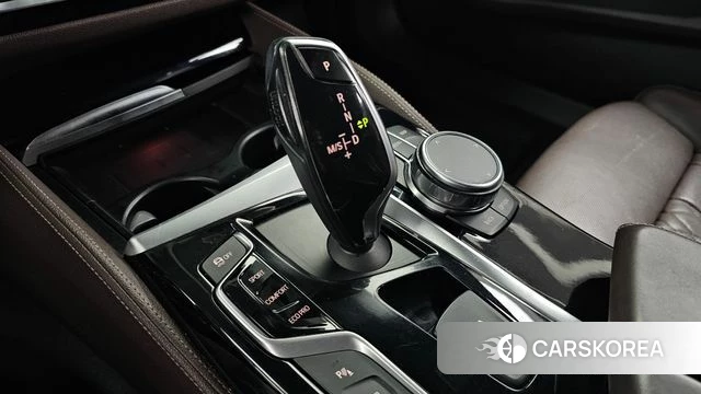 BMW 5 Series (G30) id 4689416 из Кореи 19
