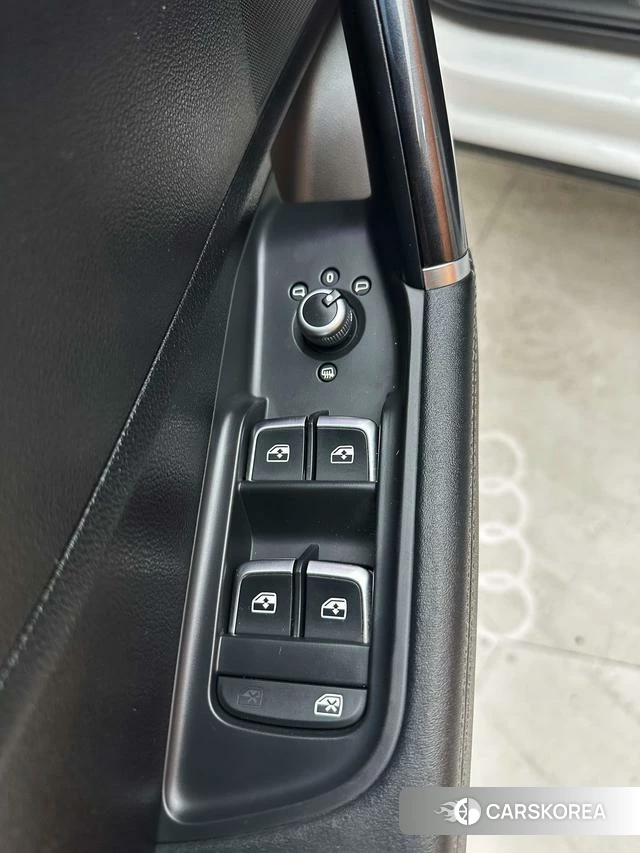 Audi Q2L id 4276672 из Китая 23
