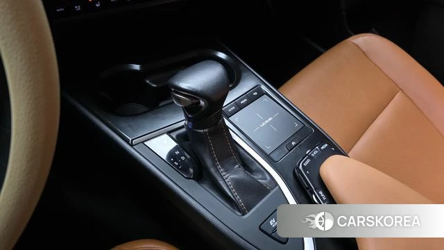 Lexus UX250h id 3795622 из Кореи 19